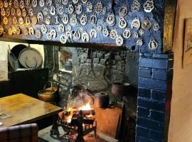 The Tuckers Arms，位于Dalwood的酒店