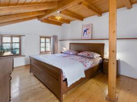 Country House Lastovka，位于托尔明的酒店