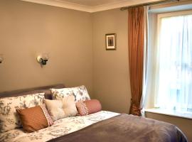 Lion Royal Hotel, Rhayader，位于赖厄德的酒店