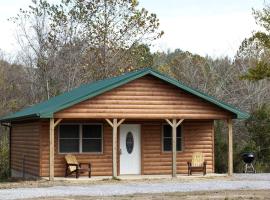 Fantastic Cozy Cabin with Fire Pit, Hot-tub and Fireplace in Herod, Illinois，位于Herod的酒店