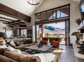 Impressive and Secluded Villa for Rent along the Glorious Uinta Mountains, Utah，位于Oakley的酒店