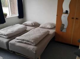 2 værelser m minikøkken brusekabine og toilet 4 prs，位于科灵的酒店