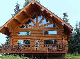 Unique Log Cabin Rental with Stunning Mountain Views in the Kenai Peninsula, Alaska，位于Anchor Point的酒店