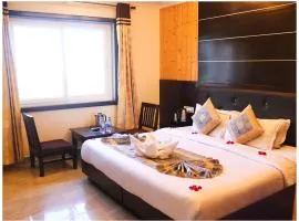 A LUXUARY HOTEL KISHNA # PALACE PREMUIM Near The Mall Road - A Luxury Room With Newly Decorated and Renovated Room - with Wifi - Room Service Available - Book Now