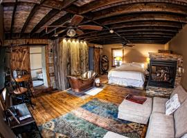 Spacious Vacation Rental with Jacuzzi near the Pocono Mountains, Pennsylvania，位于Lehighton的酒店