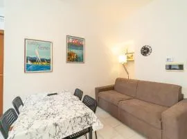 Como city Flat with AC and WIFI