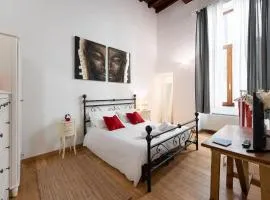 Keys of Italy -Monalda 2 Big & Small - 2 Apts nearby Palazzo Strozzi