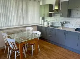 Spacious 2 Bedroom Flat City Centre