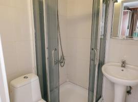Gold Hotel N1，位于Itʼkhvisi的酒店