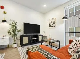 LUX Studio King Bed Gym Free Parking