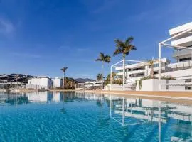 ELEGANT APARTMENT in MARBELLA, Sea views, Infinity & Pool, Sauna, Gym, SPA, 5 min to the Beach