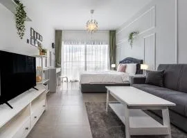 Priscilla Studios with Seaview in Caesar Blue Resort, Breakfast & Lunch possible, Gym with Sauna and Heated Swimming Pool