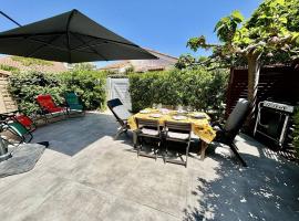Mazet Climatisé avec Parking et Piscine - FR-1-816-26，位于勒拉旺杜的酒店