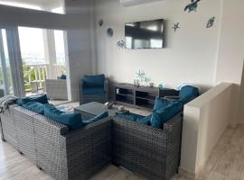 Ocean Front Sunset Condo West End - 2 bed, 2 bath，位于西区的酒店