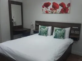 Langley House 5 mins from langley train station