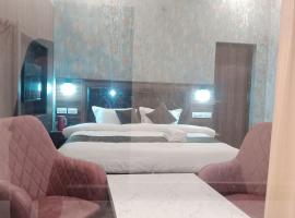 The kempty hotel restaurant，位于Kainūr的酒店