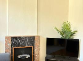 petit appartement Huy centre，位于于伊的酒店