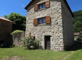 Gîte pittoresque en bord de rivière avec jardin clos, proche sports et sites touristiques - FR-1-582-176
