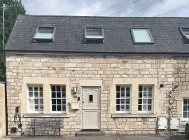 Bath Central Free Parking One Double Ensuite Room in Historical Mews Cottage