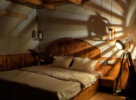 The heavens place wooden room，位于纳加尔的酒店