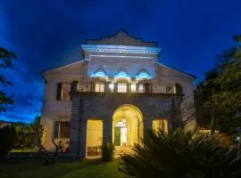 B&B in an 1800s Frescoed Villa with Panoramic Solarium and Historic Park - Villa Mastrangelo