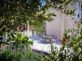 Apartment Skalin - Modern Comfort with a Local Touch，位于Rogotin的酒店