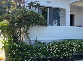 Sea View Beach House near Athens Airport，位于阿特米达的酒店