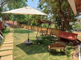2bhk Cottage stay at Arogyam Yogashram Organic Farm at Mulshi Backwaters，位于Mulshi的酒店