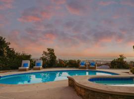Overlooking Luxury - Pool Heat - Spa - Games，位于皮科里韦拉的酒店