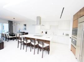 4 Bedroom Cable Beach Condo with Balcony