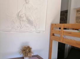 Edelweiss，位于Roussillon-en-Morvan的酒店