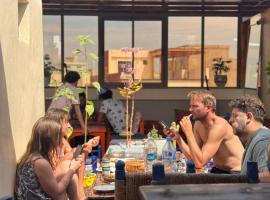 Olas Surf Camp，位于依索安的酒店
