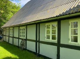 Charmerende feriehus tæt på Knuthenborg，位于马里博的酒店