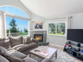 Gorgeous 3 BDR Home in Gualala With Ocean View