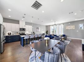 Luxury Downtown Home with Rooftop Deck And Skyline View，位于安格尔顿的酒店