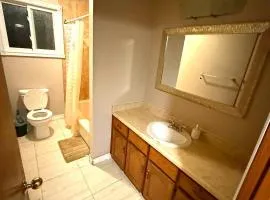 Homestay Near Victoria Park- FREE WIFI & PARKING-TOP LOCATION