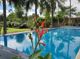 Estanzuela Eco Lodge，位于Itauguá的带按摩浴缸的酒店