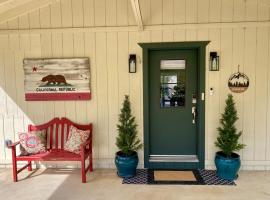 Bearfoot Cabin 15 Min to Yosemite Gate!，位于奥克赫斯特的酒店