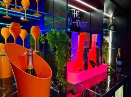 New - The Fun House Blackpool - Private nightclub，位于布莱克浦的酒店