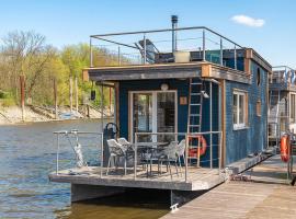 Tolles Tiny-Hausboot Marianne mit Dachterrasse，位于汉堡的酒店