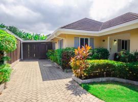 3BR Retreat with Pool, Gym & Private Beach Access in Richmond Estate，位于Richmond的酒店