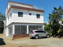 Hermoso Apartamento en 3er nivel con terraza privada，位于Bonao的酒店
