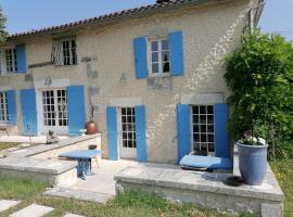 Holiday Home in Lusignac with Private Pool，位于Bouteilles-Saint-Sébastien的酒店