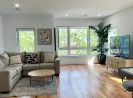 Cozy 3BR Retreat with Rooftop Near EWR & NYC Access