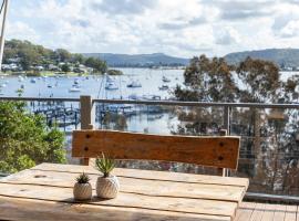 Bay and Beachside Family Retreat，位于克里卡尔的酒店