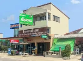 OYO 499 Pattaraporn Hotel