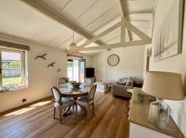 Myfa Beachcottage Zeewind II 243，位于布列登的酒店