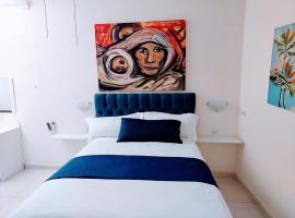 Loft 25 excelente y comodo, cerca del vado del rio, consulado,CAS, galerias mall , cama queen , cocineta，位于埃莫西约的酒店