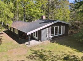 Renovated Cottage Near Forest And Beach，位于勒维的酒店