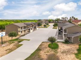 Eagle's Den Suites Carrizo Springs a Travelodge by Wyndham，位于Carrizo Springs的酒店